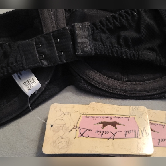 What Katie Did UK Black and Red Art Deco Bra 32DD NWT Vintage - Picture 3 of 3